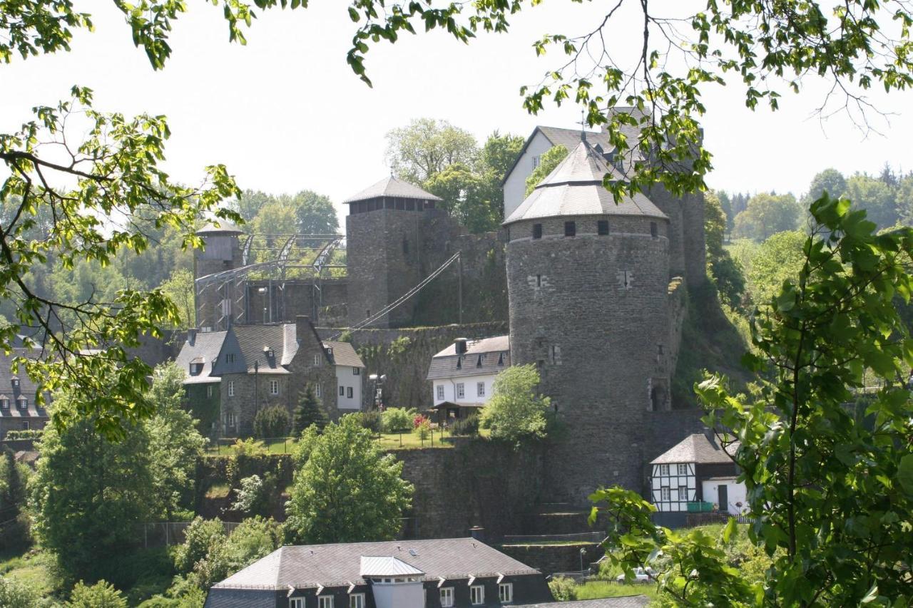 Ferienwohnung "Kunterbunt" Mit Burgblick Und Dachterrasse Monschau Exterior foto